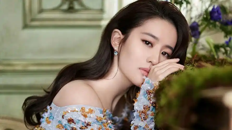 "白富美"刘亦菲:百万豪车仅用来买菜,年仅30岁身价超过百亿