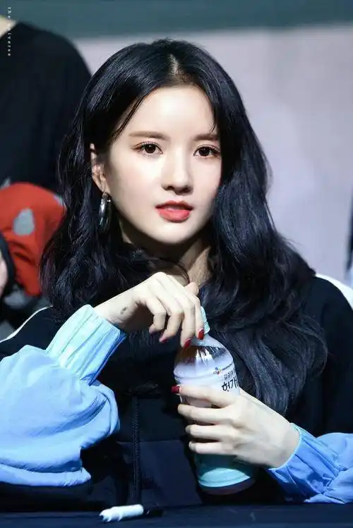 刘些宁(中国内地流行乐女歌手,影视演员,中国内地女子演唱组合硬糖