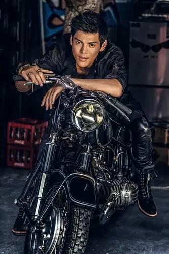 中国香港男演员,模特——向佐