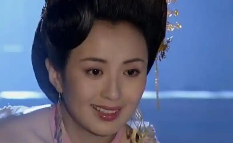 原创杨童舒34岁在剧组意外怀孕儿子5个月早产丈夫身份成谜