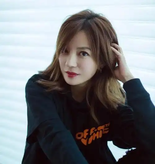 赵薇消失的两年她到底过得有多惨资源和作品全部都没了