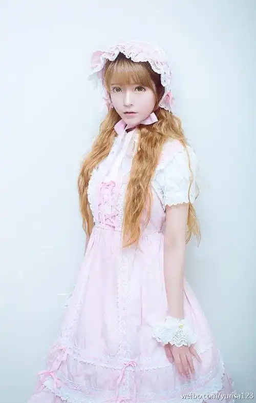 yurisa 韩国 卡哇伊 女神 美瞳 粉色 白色 蕾丝 少女 甜美 软妹模特
