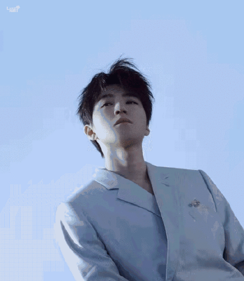 240315 elle视频    谁说蓝色就等于忧伤～    @tfboys-王俊凯