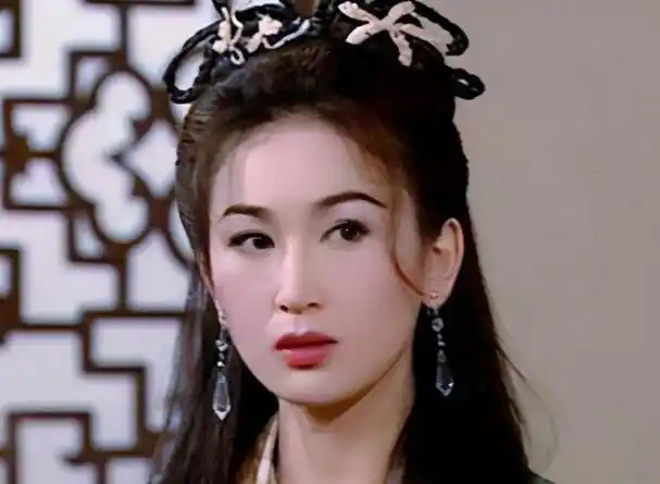 震惊最美妲己两人同龄一个被宠成公主一个沦为阶下囚