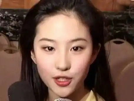 刘亦菲超话#刘亦菲#别人的15岁都已经貌美如花了,这状态简直太好了,看