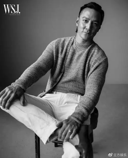 吴彦祖最新黑白大片释出 背头造型秀手臂肌肉好帅气