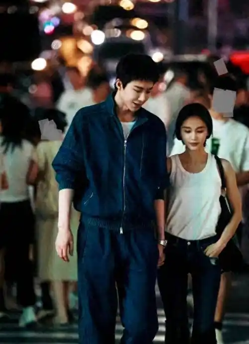 巨星恋情曝光!刘宇宁和王子文牵手秀恩爱,30厘米身高差太萌了