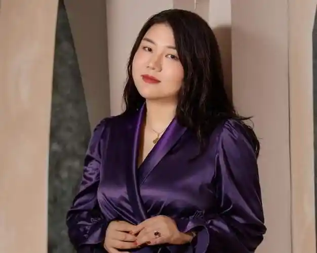 杨天真减肥成功后晒照自夸越来越好看了身穿皮衣裙巨星范十足