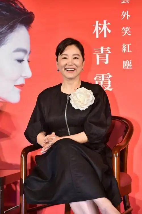 66岁林青霞近照公开,年轻貌美像40岁出头,网友:美了半辈子