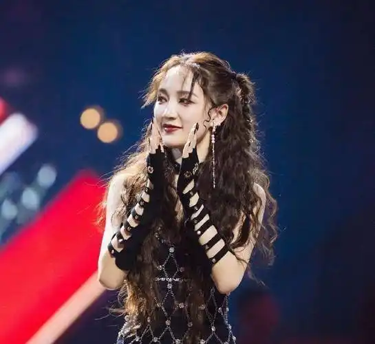 《浪姐》孟佳被淘汰,众人第一反应都很惊讶,王霏霏现场崩溃大哭_节目