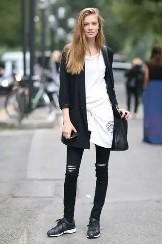 秋季怎么穿出优雅英伦风?这些欧美街头时尚穿搭相信你会喜欢