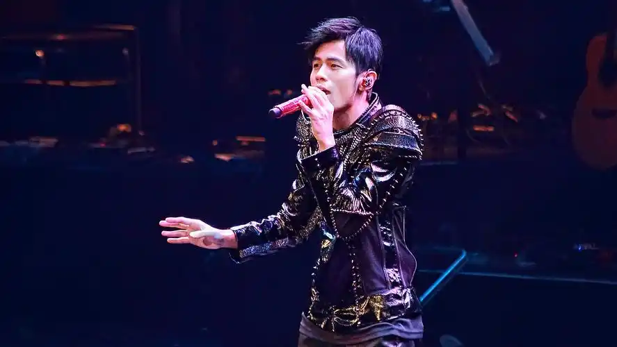 周杰伦经典回顾四面楚歌 演唱会现场版,这首歌杰伦很少唱