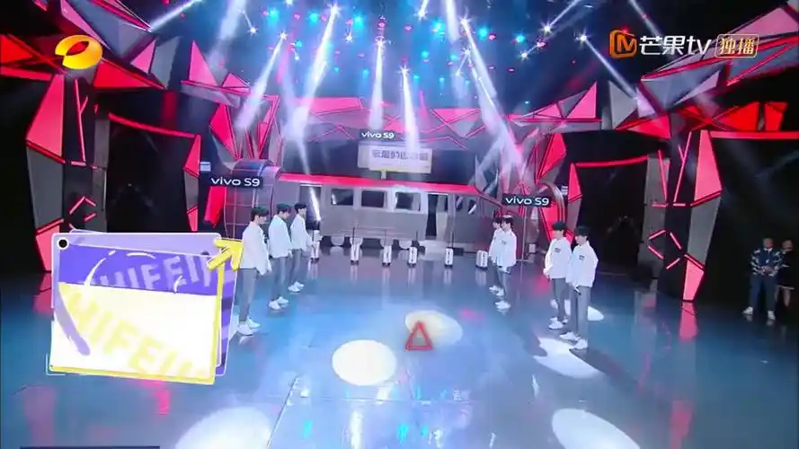 快乐大本营:时代少年团合体,带来精彩舞台秀《要你管》