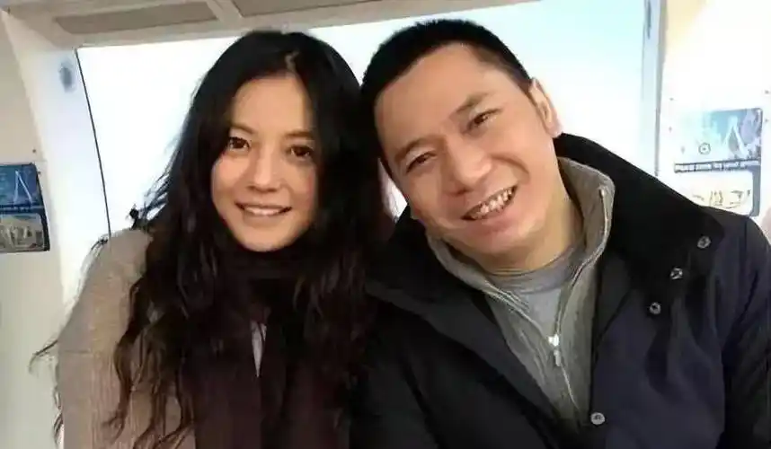 赵薇母亲魏启颖儿子离婚分走52亿女儿消失荧屏丈夫也去世