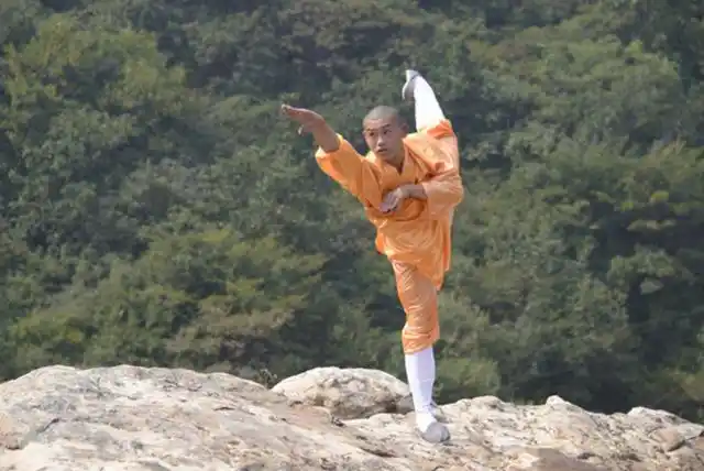 此话所言非虚,因为天下武学的基本功都是少林的练功方法,少林弟子们学