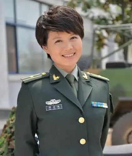 刚走红就为新欢抛弃20年的妻子和孩子被网友吐槽是渣男