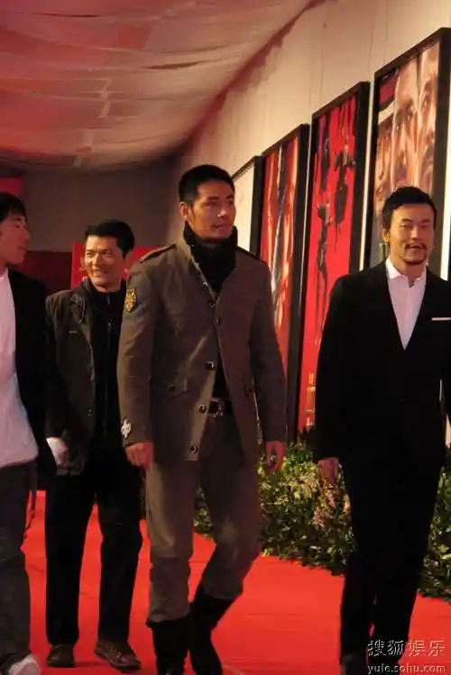 邵兵《让子弹飞》拉风红毯 断背台词笑喷观众