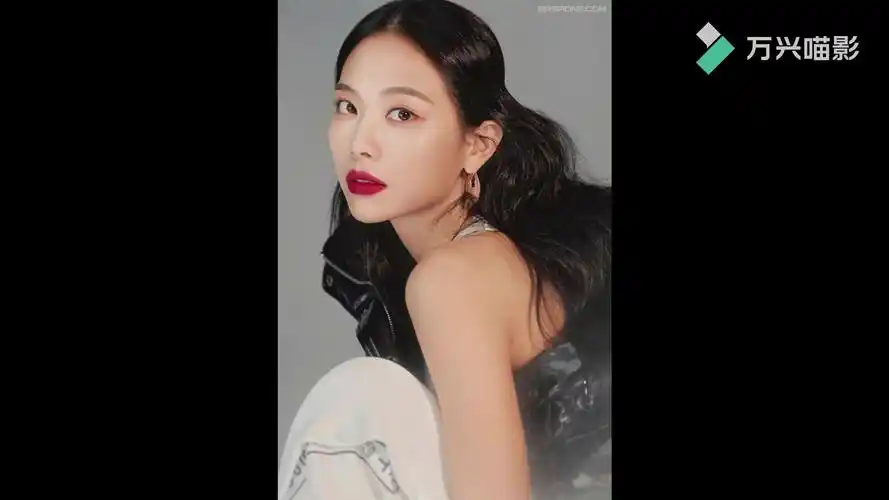 韩国女团颜值担当的性感女神王霏霏烈焰红唇极致诱人