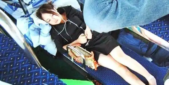 【色】在沙发上干少妇39p|在公交上干了少妇|老干部与少妇