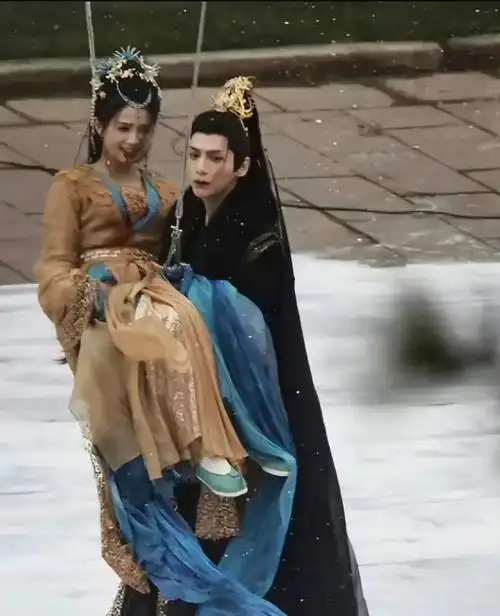 前有罗云熙后有敖瑞鹏,白鹿经历了2次|林更新|谭松韵|赵丽颖|实力派