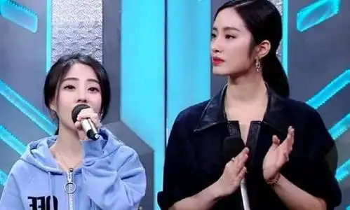 杨采钰冯提莫《天天向上》同框照,网友:网红和明星一目了然!