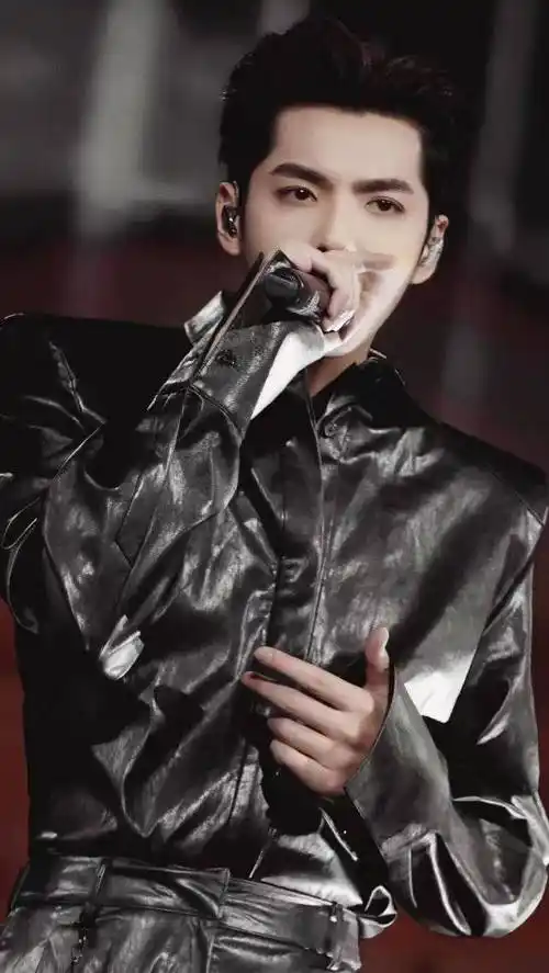 吴亦凡挣扎失败,二审维持原判13年,成为聚众淫乱的首要人物_偶像_成为