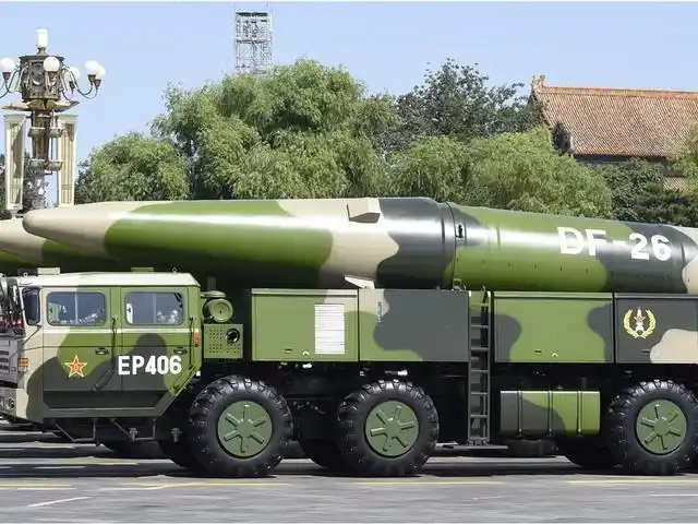 东风26射程4000公里,远超美军航母舰载机不到1000公里的作战半径