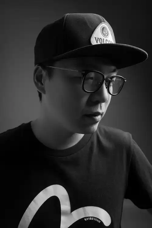 p>李文杰,男,毕业于 a target="_blank" href="/item/北京现代音乐