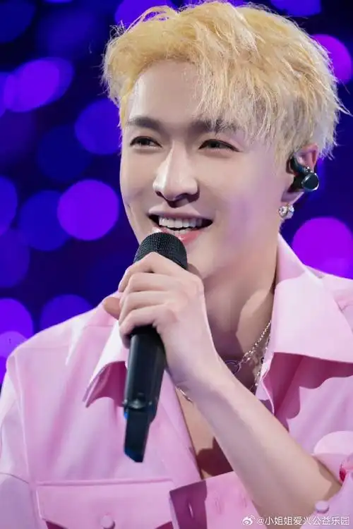 2023全球最帅最美面孔##和张艺兴点亮微博之夜