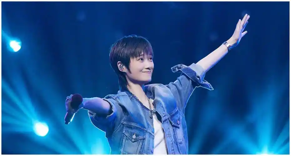 周深张艺兴许嵩同台,单依纯王源张远加盟2023毕业派对,群星荟萃