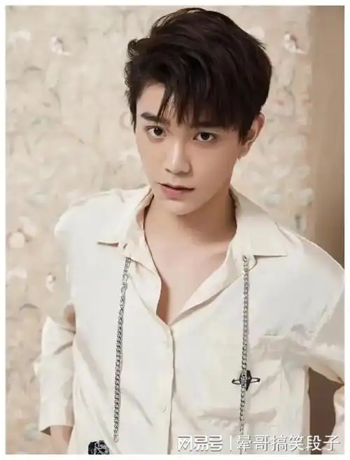 丁禹兮最近也是开始运动健身了,有了腹肌以后