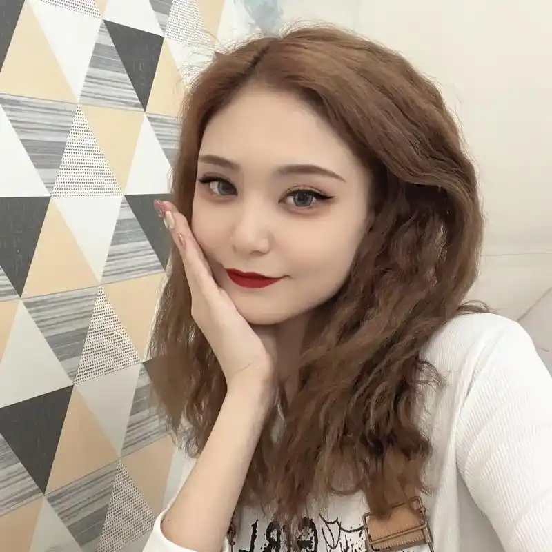 爱在温柔中生长7815#甜系女孩 #末日变装歪头杀 #锁定目标人 - 抖