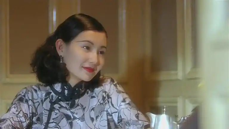 电影金像奖双料最佳女主角奖,张曼玉也因《阮玲玉》摆脱了以往被人