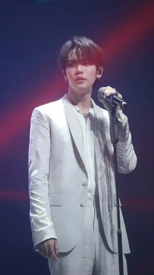 live超绝的歌手林彦俊,疯狂爱上舞台