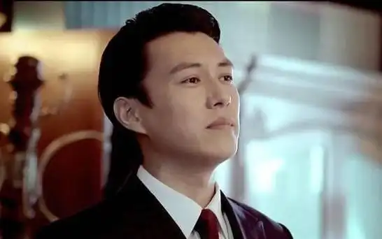 年轻时"长相平平",上年纪"帅到掉渣",靳东凭啥越老越有味道