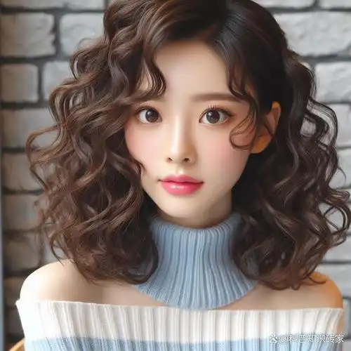 2024年,中发卷发发型的流行趋势依然是多样性和个性化.