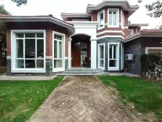 上海松江泗泾佘山银湖别墅佘山银湖别墅 临河独栋别墅出租 花园大 南