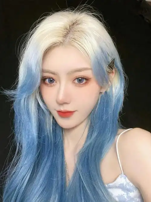 温柔梦幻的色调不挑肤色还无敌显白米白与冰蓝色完美结合的漸变发色绝