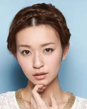 自己弄简单盘发发型 三款盘发迅速学起