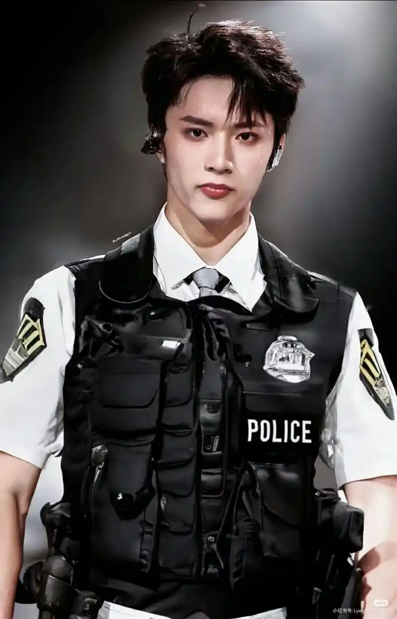 一张刘耀文的"神级"照片横空出世,让人忍不住驻足凝视.