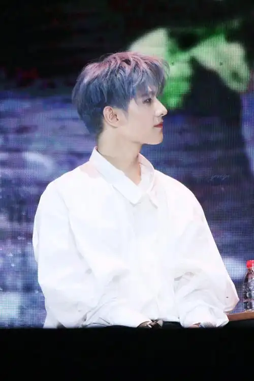 蓝发杨洋天呐蓝发杨洋就是我的爱嘤嘤嘤