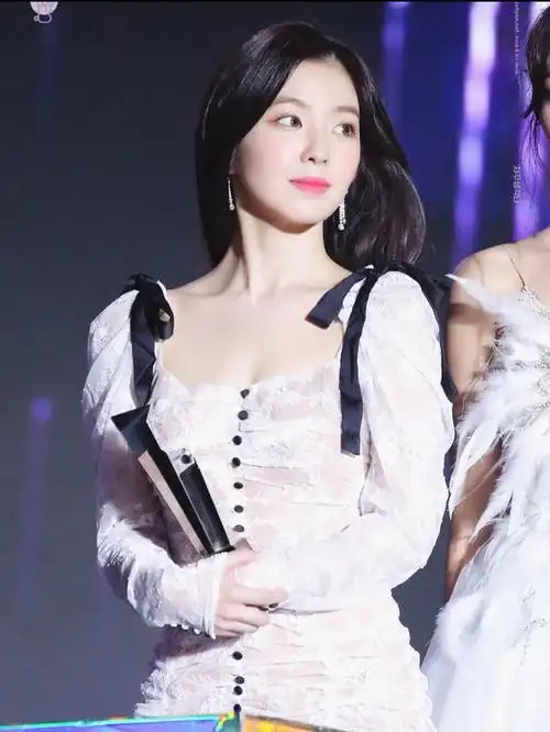 韩四代"神颜"裴珠泫,这状态真的快30?穿搭少女气息十足!