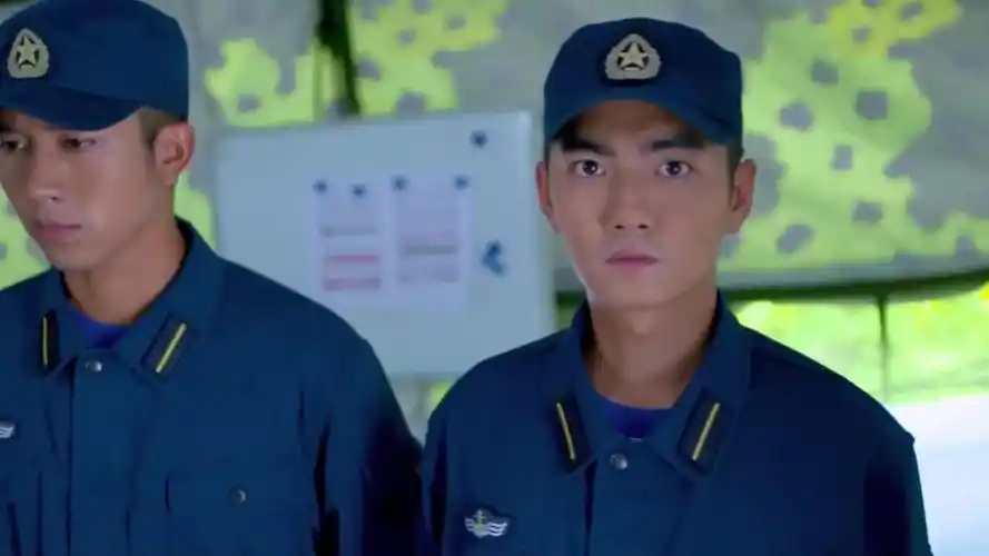 天生要完美队员突然被暗杀众人惶恐不安难道队伍里有内奸