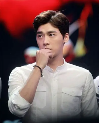 盘点李易峰中分发型点亮男神迷人风潮2