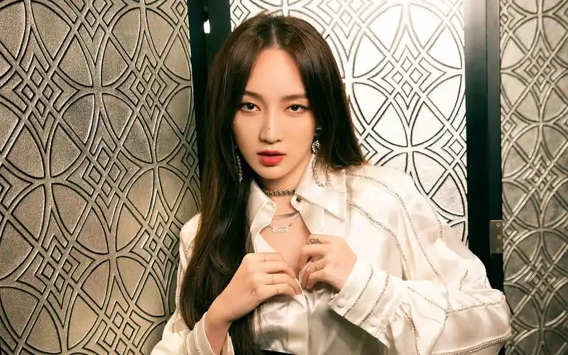 孟佳性感甜酷写真桌面壁纸