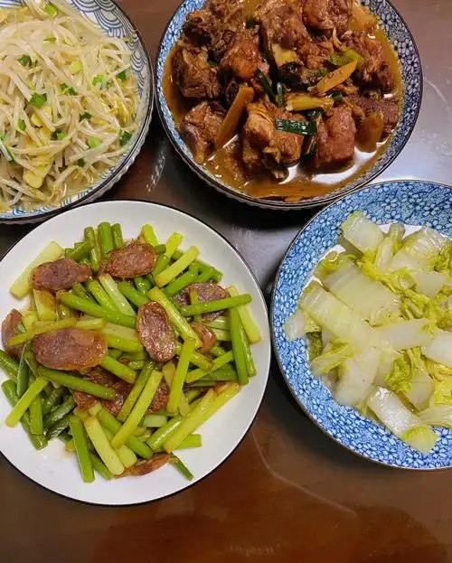 普通家庭四口人的家常晚餐