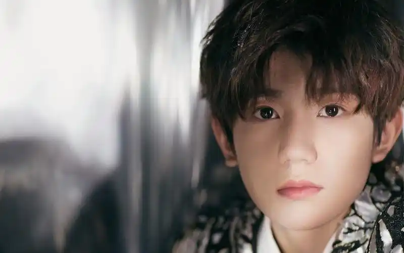 王源十八岁生日帅气图片桌面壁纸