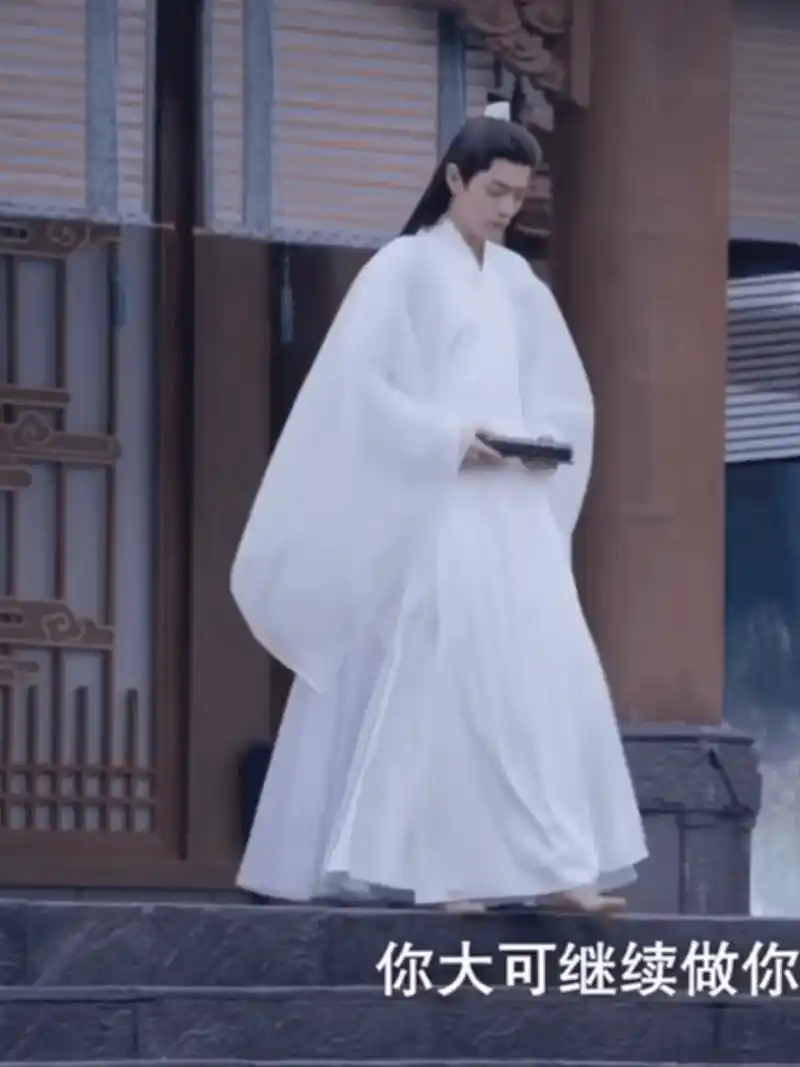 肖战 内娱男星就问有几个吹仙的敢光脚丫子这么拍(还必须露出脚来) 这