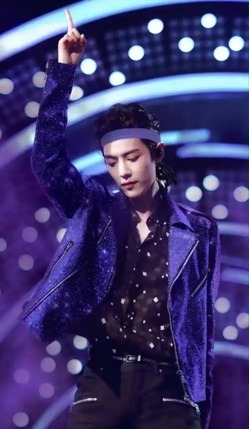 肖战我不适合脏辫小助理加上发带效果哥哥a的不行