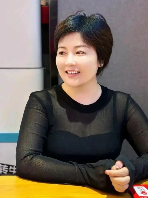 他是个普通,在没有物质能力的时候遇见了一个他想照顾一生的姑娘